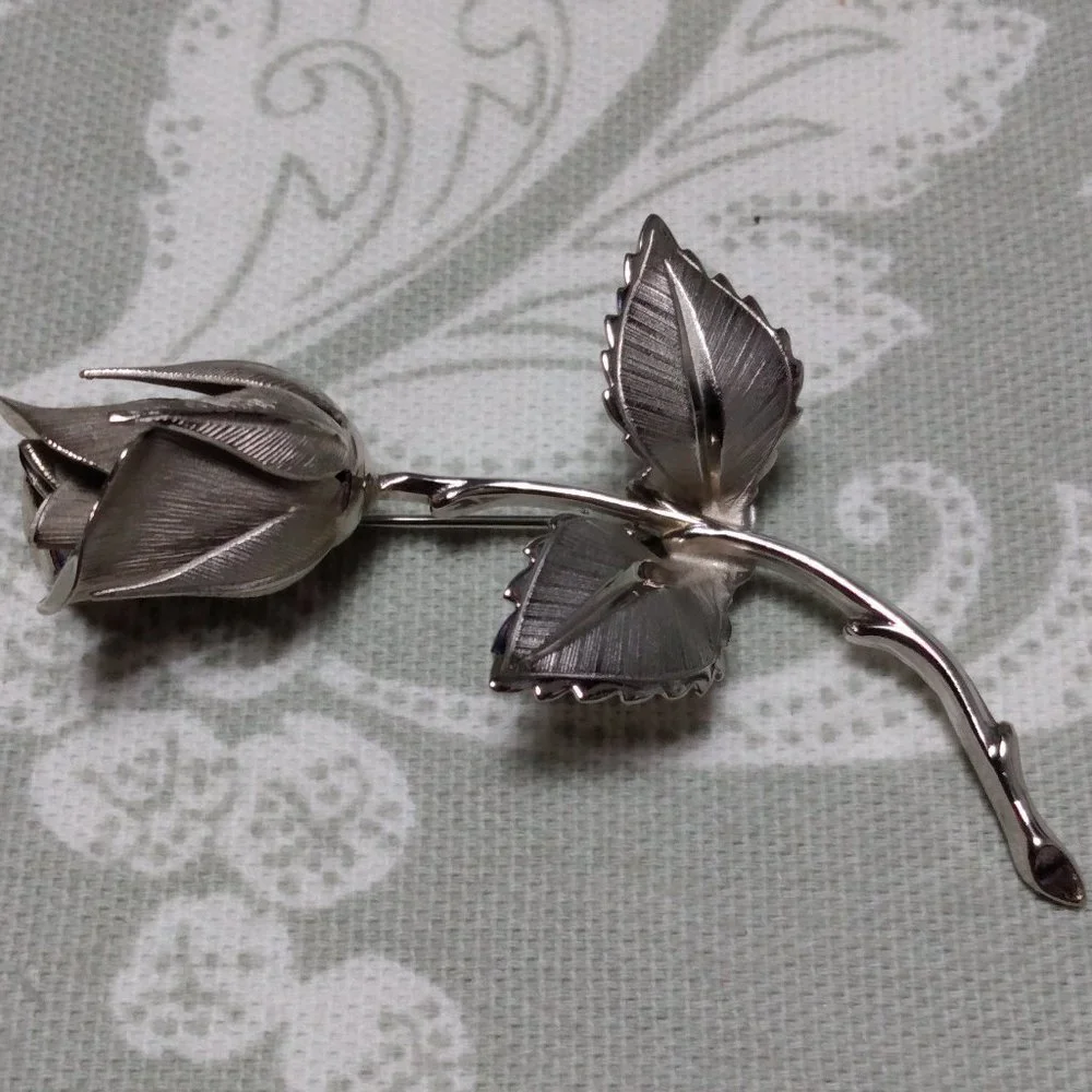 🌲"Legend of the Christmas Rose" Pin - Picture 6 of 9